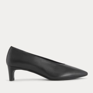 Made in Italy Almond-Toe Pump | Black Leather